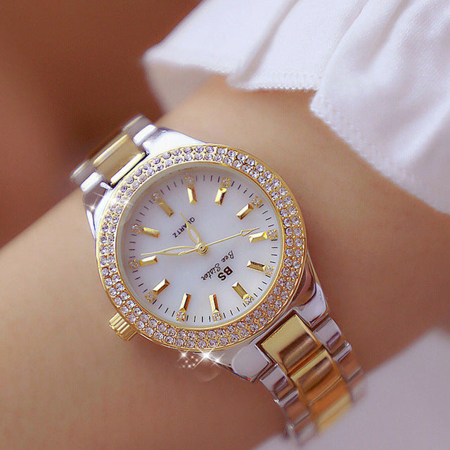 Damenarmbanduhr mit Kristalldetails – Elegant Analog & Luxuriös