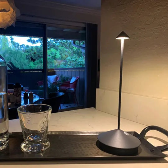 Kabellose LED-Tischleuchte – Dimmbar Wiederaufladbar & Warmweiß