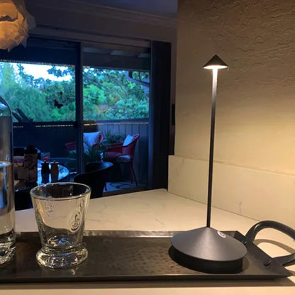 Kabellose LED-Tischleuchte – Dimmbar Wiederaufladbar & Warmweiß