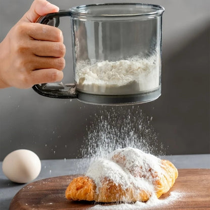 Mehlsieb mit Quetschgriff – 250 ml & Einhändig Bedienbar