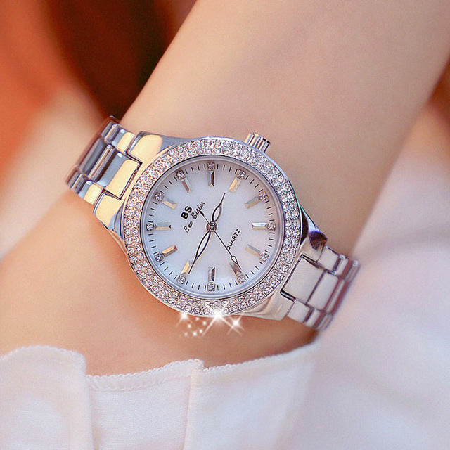 Damenarmbanduhr mit Kristalldetails – Elegant Analog & Luxuriös
